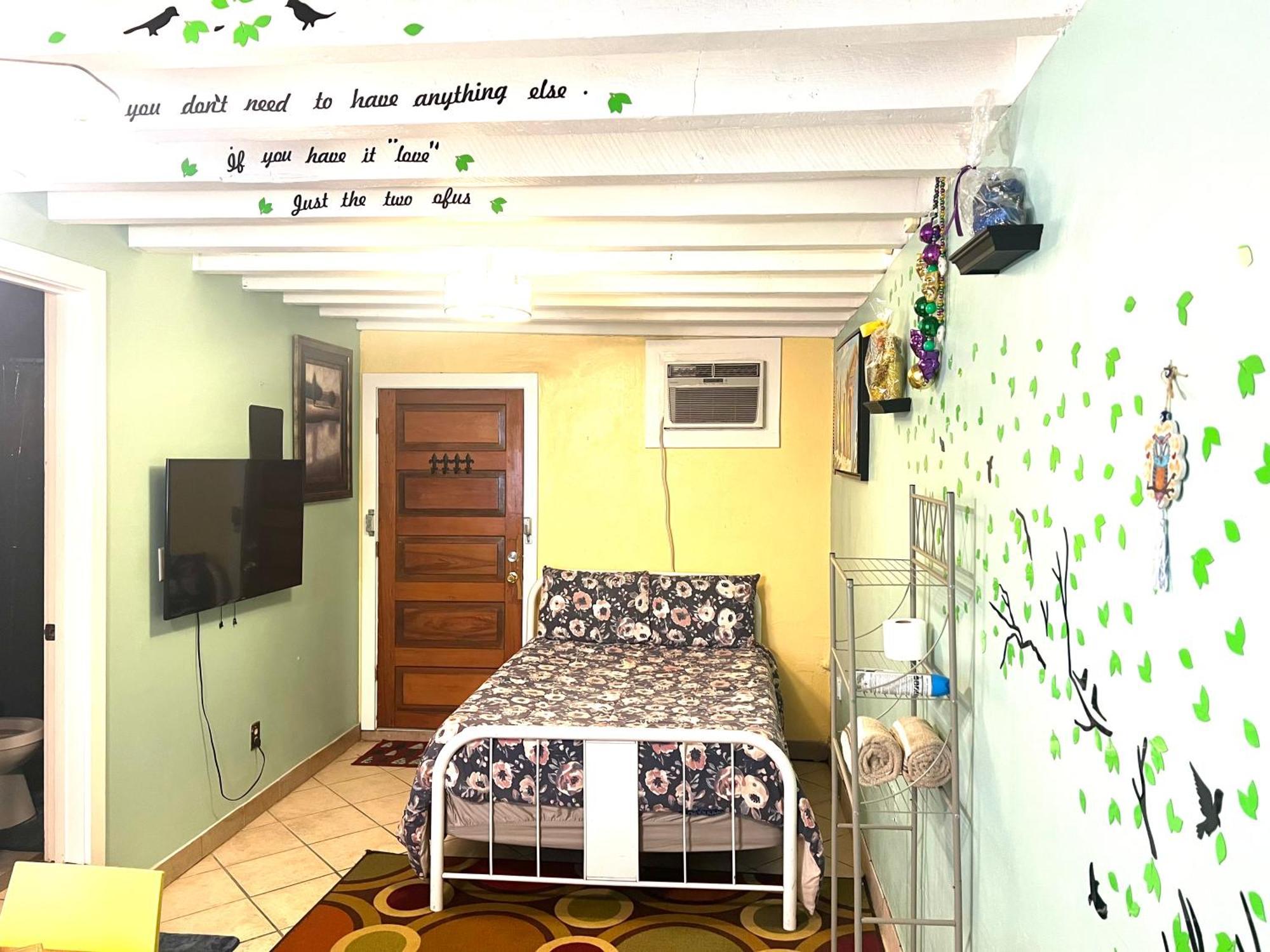 New Orleans French Quarter Inn Екстер'єр фото