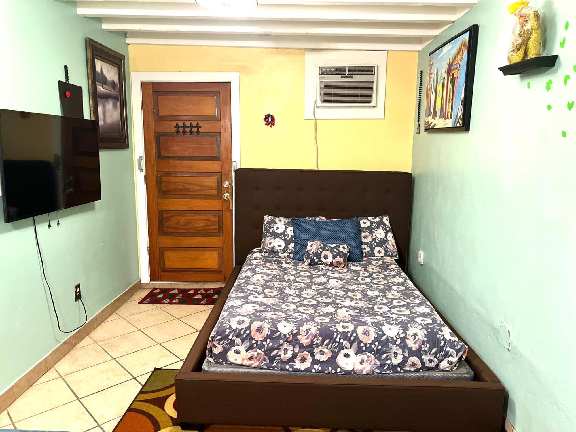 New Orleans French Quarter Inn Екстер'єр фото