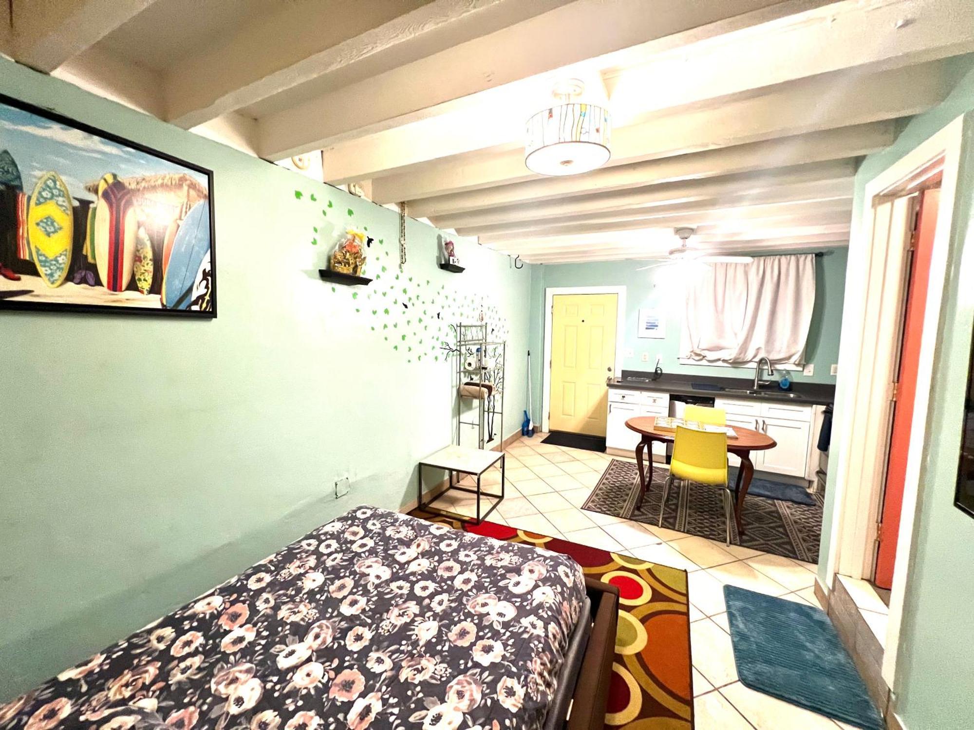New Orleans French Quarter Inn Екстер'єр фото