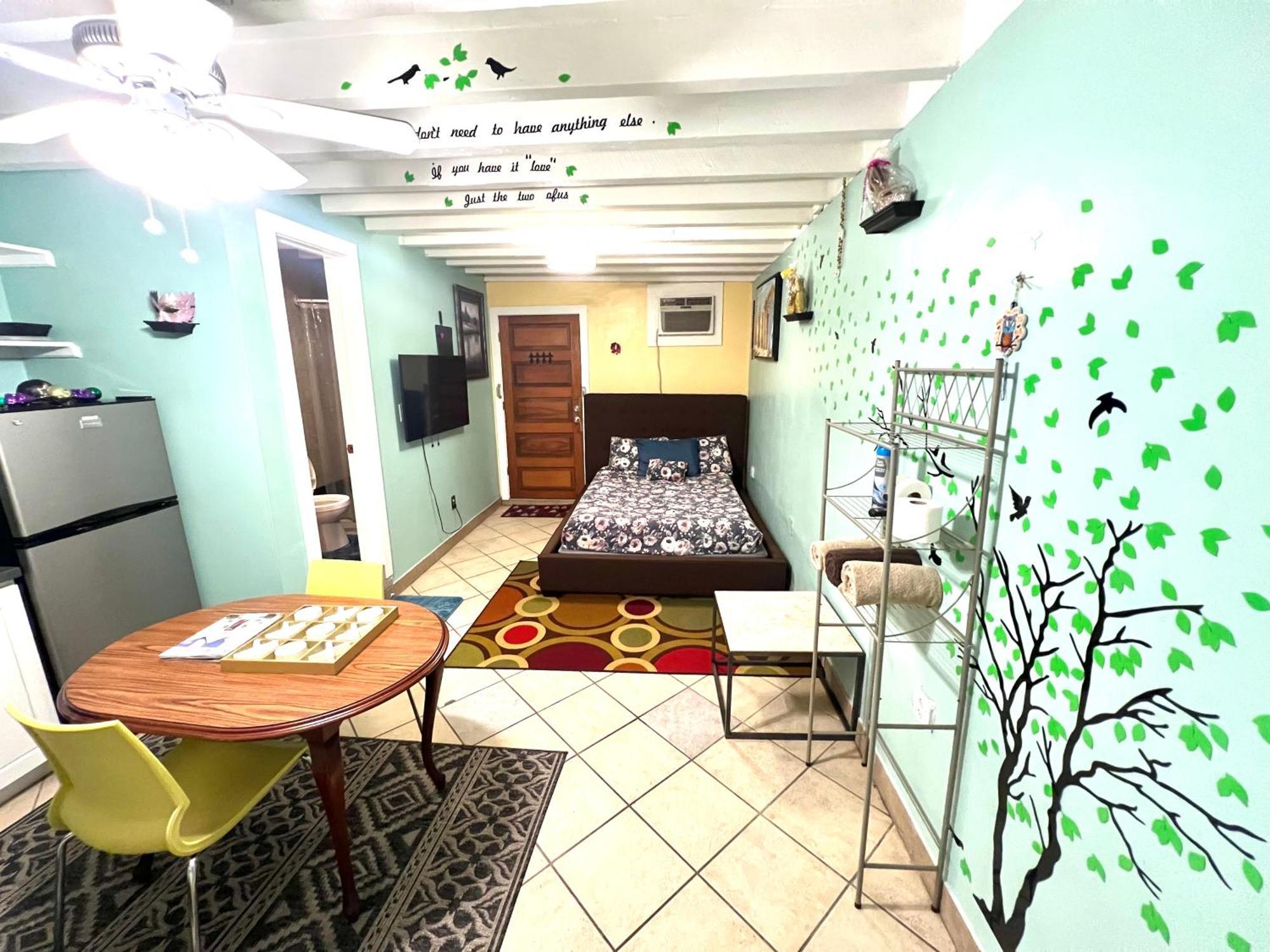 New Orleans French Quarter Inn Екстер'єр фото